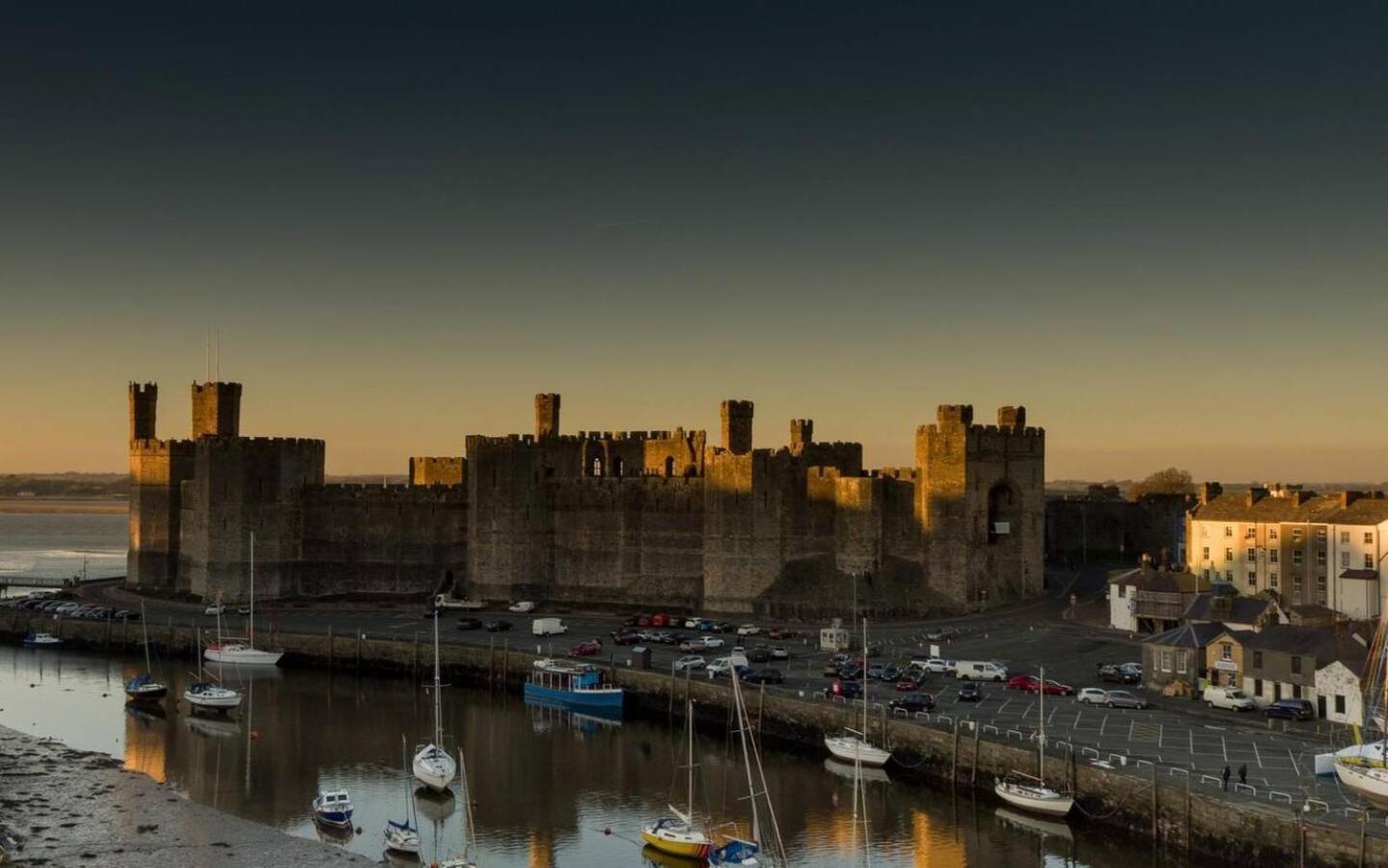 Pass The Keys Apartment 3 Old Conservative Club In Historic Town Caernarfon Exteriör bild